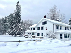 Grand 6 Bedroom House Near Jiminy Peak with Hot Tub & Game Room!